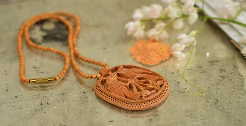 Kadam ♣ Wooden Neckpieces { g }